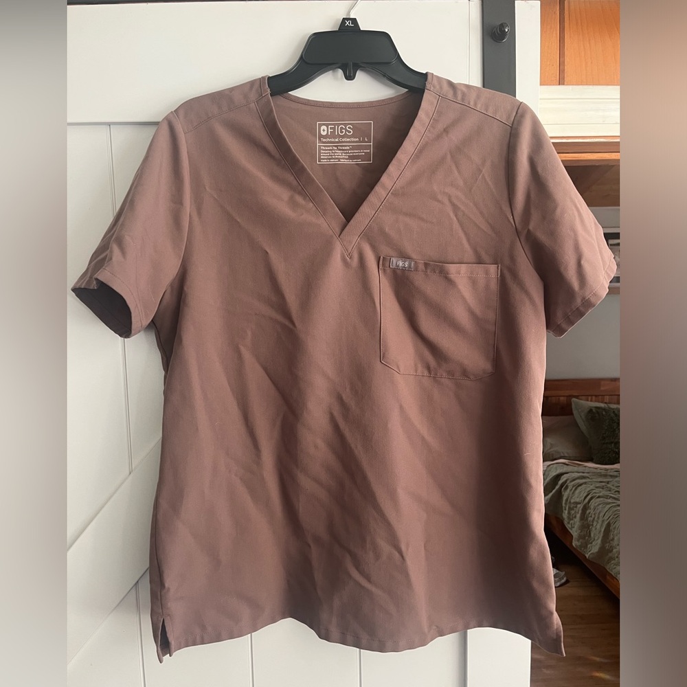 FIGS Women's Catarina™ - One-Pocket Scrub Top - L / Smokey taupe